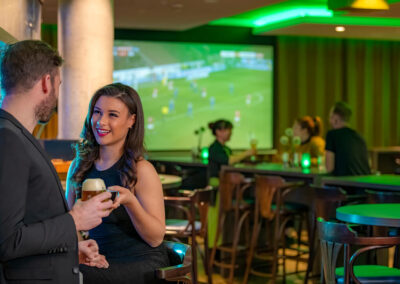 Gesellige Abende im The Public